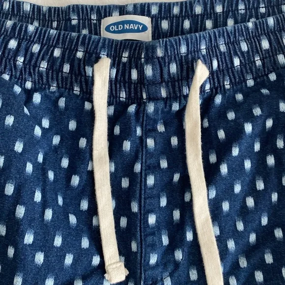 Old Navy navy blue white dotted print shorts - Picture 5 of 17